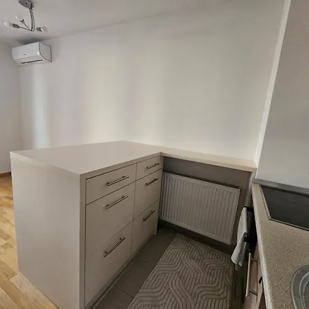 Modern In New * Szarajevó